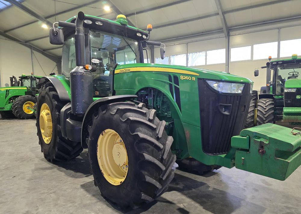 John Deere 8260R - Máy cày: hình 2 John Deere 8260R - Máy cày: hình 2