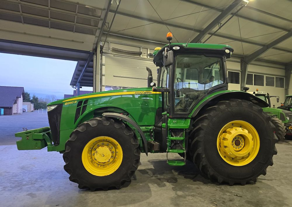John Deere 8260R - Máy cày: hình 4 John Deere 8260R - Máy cày: hình 4