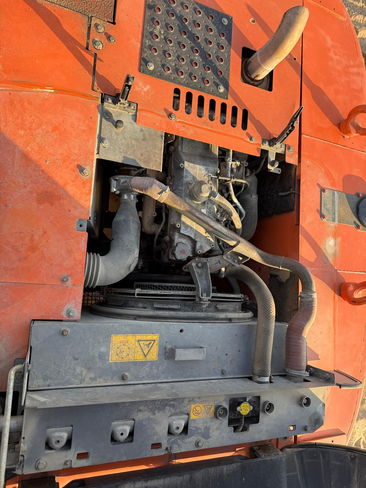 HITACHI ZX250LC-3 - Máy xúc bánh xích: hình 4 HITACHI ZX250LC-3 - Máy xúc bánh xích: hình 4