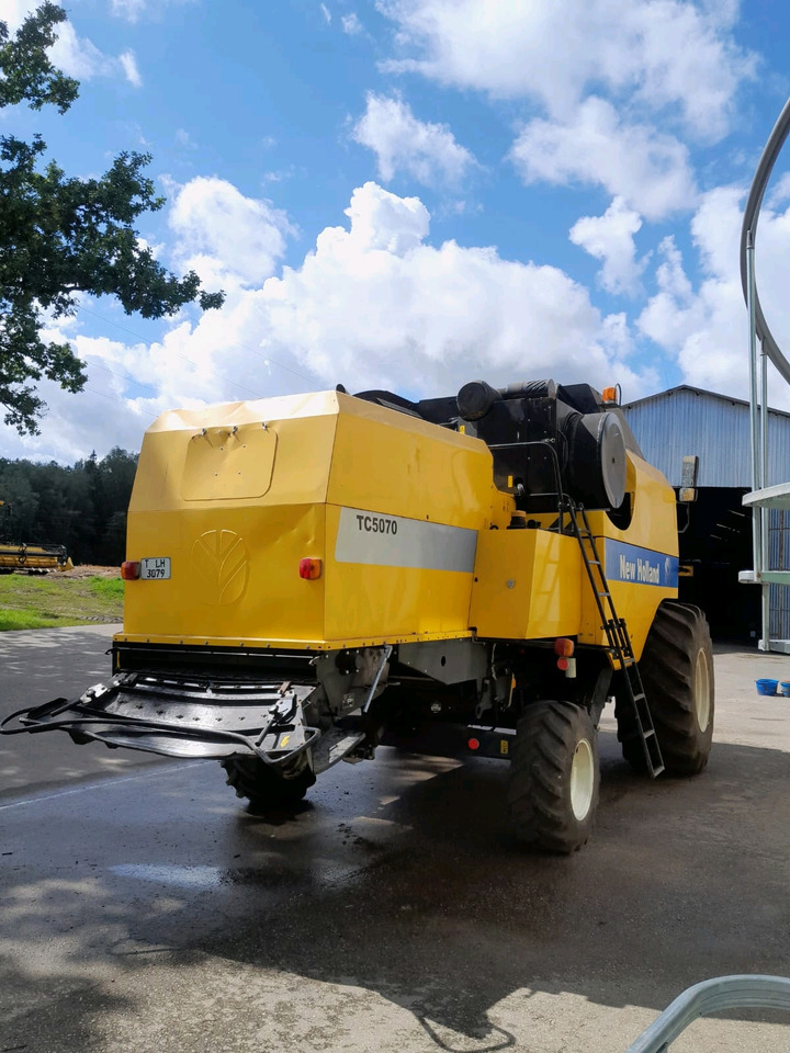 New Holland TC5070 - Máy gặt đập: hình 4 New Holland TC5070 - Máy gặt đập: hình 4