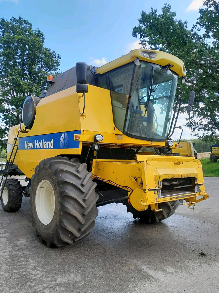 New Holland TC5070 - Máy gặt đập: hình 1 New Holland TC5070 - Máy gặt đập: hình 1