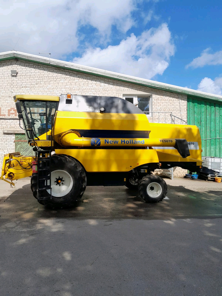 New Holland TC5070 - Máy gặt đập: hình 3 New Holland TC5070 - Máy gặt đập: hình 3
