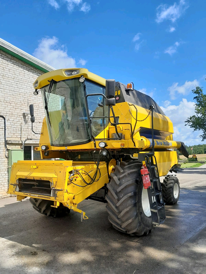 New Holland TC5070 - Máy gặt đập: hình 2 New Holland TC5070 - Máy gặt đập: hình 2
