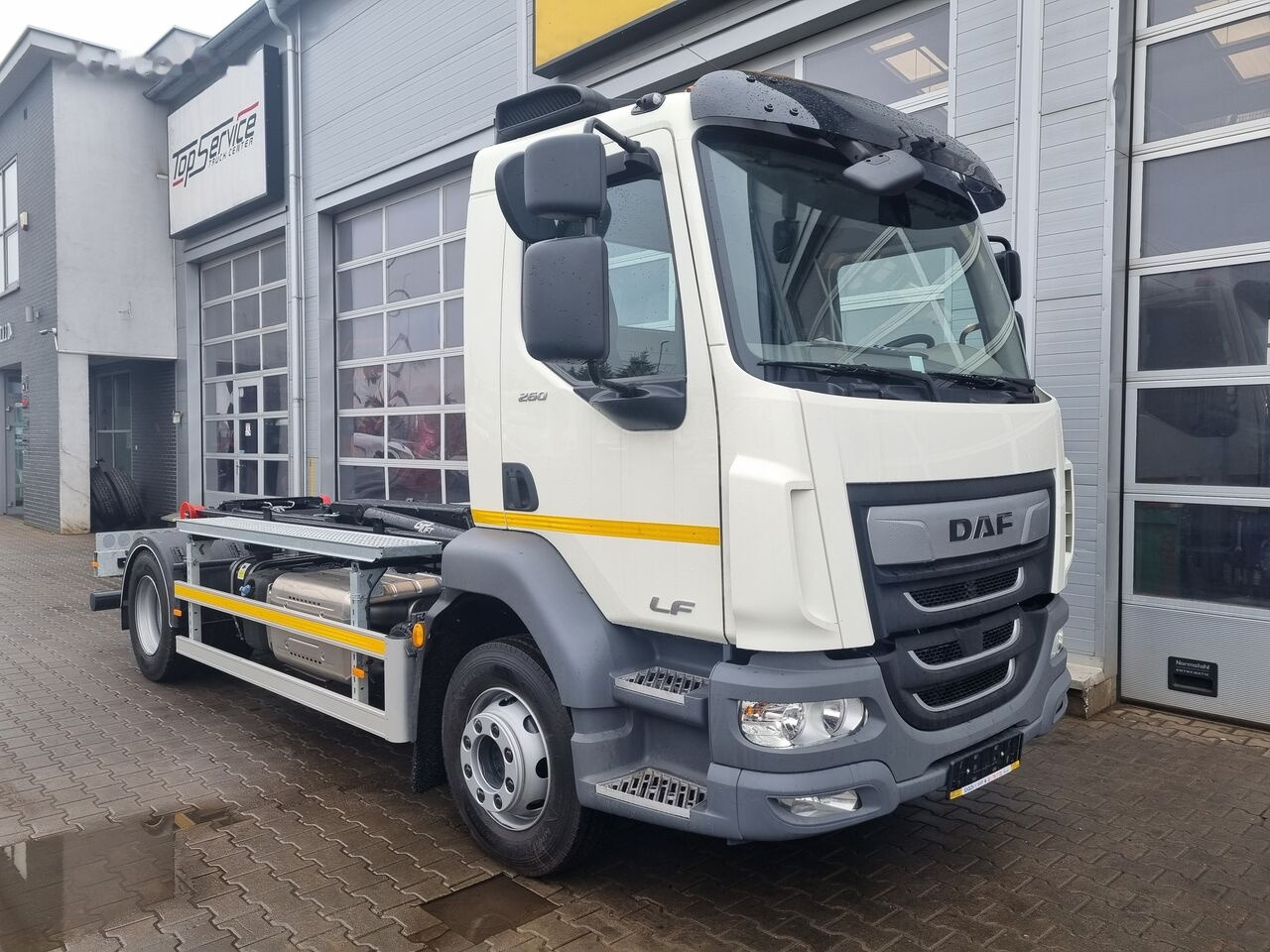 DAF LF 55 260 - Xe tải nâng móc: hình 2 DAF LF 55 260 - Xe tải nâng móc: hình 2