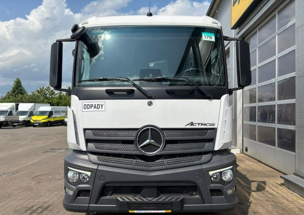 Mercedes-Benz Actros - Xe tải chở rác: hình 2 Mercedes-Benz Actros - Xe tải chở rác: hình 2
