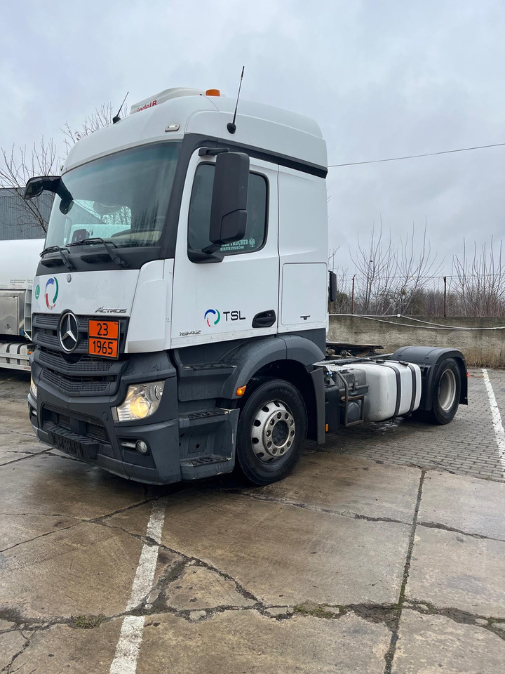 Mercedes Actros 1842 - Xe đầu kéo: hình 3 Mercedes Actros 1842 - Xe đầu kéo: hình 3