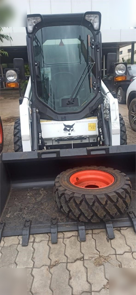 BOBCAT S450 - Máy xúc lật đa năng: hình 1 BOBCAT S450 - Máy xúc lật đa năng: hình 1