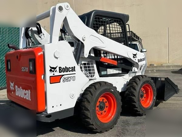 BOBCAT S590 - Máy xúc lật đa năng: hình 2 BOBCAT S590 - Máy xúc lật đa năng: hình 2