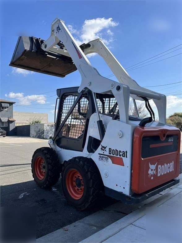 BOBCAT S590 - Máy xúc lật đa năng: hình 2 BOBCAT S590 - Máy xúc lật đa năng: hình 2