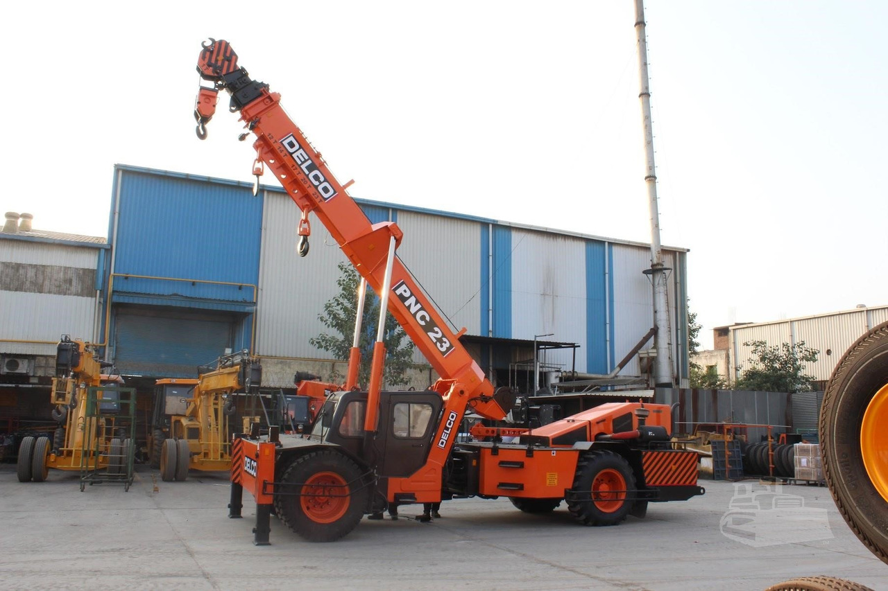 DELCO PNC 23 - Cẩu bánh lốp: hình 1 DELCO PNC 23 - Cẩu bánh lốp: hình 1
