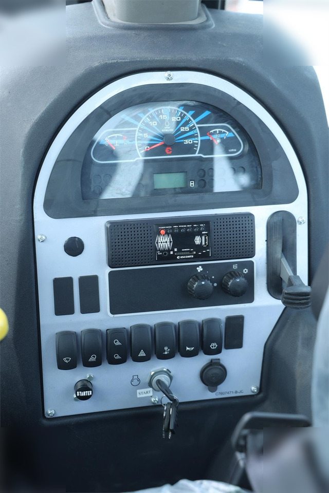 Máy xúc trước múc sau mới DELCO XP95 PLUS: hình 14 Máy xúc trước múc sau mới DELCO XP95 PLUS: hình 14