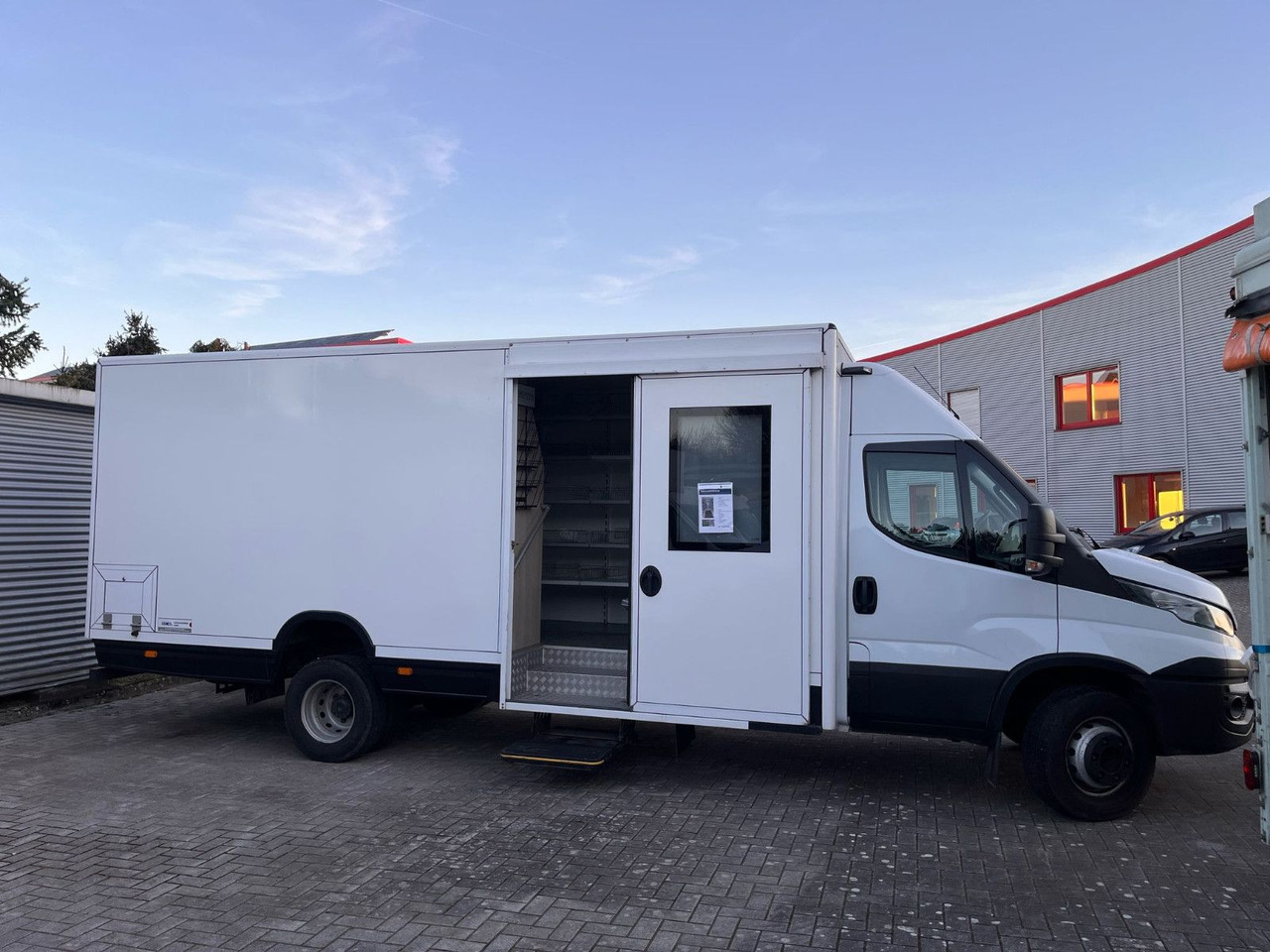 Iveco Daily SB Mobil - Xe tải bán hàng: hình 1 Iveco Daily SB Mobil - Xe tải bán hàng: hình 1