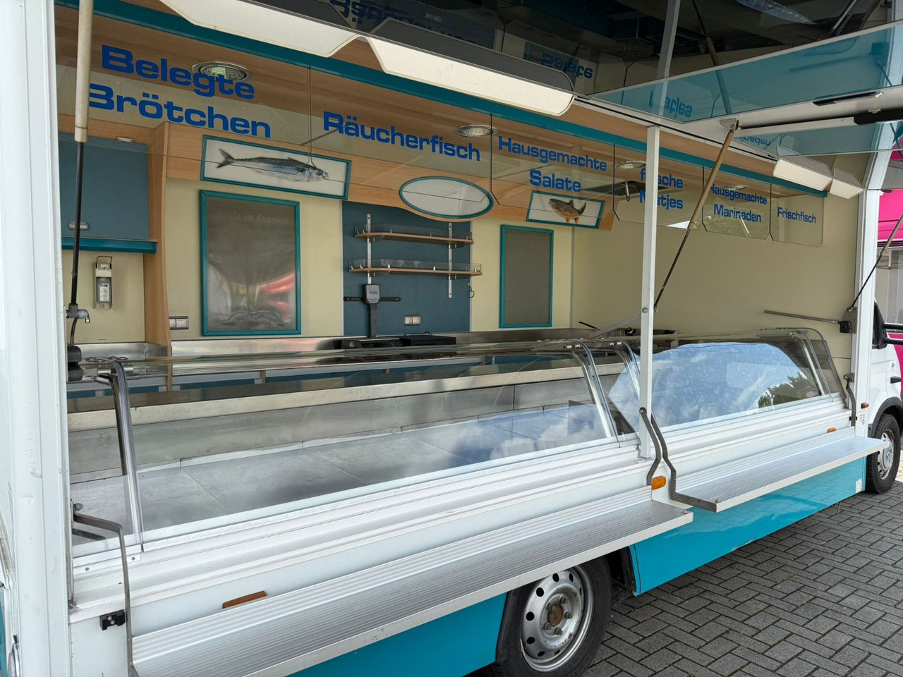 Renault Borco Höhns Fischmobil - Xe tải bán hàng: hình 2 Renault Borco Höhns Fischmobil - Xe tải bán hàng: hình 2