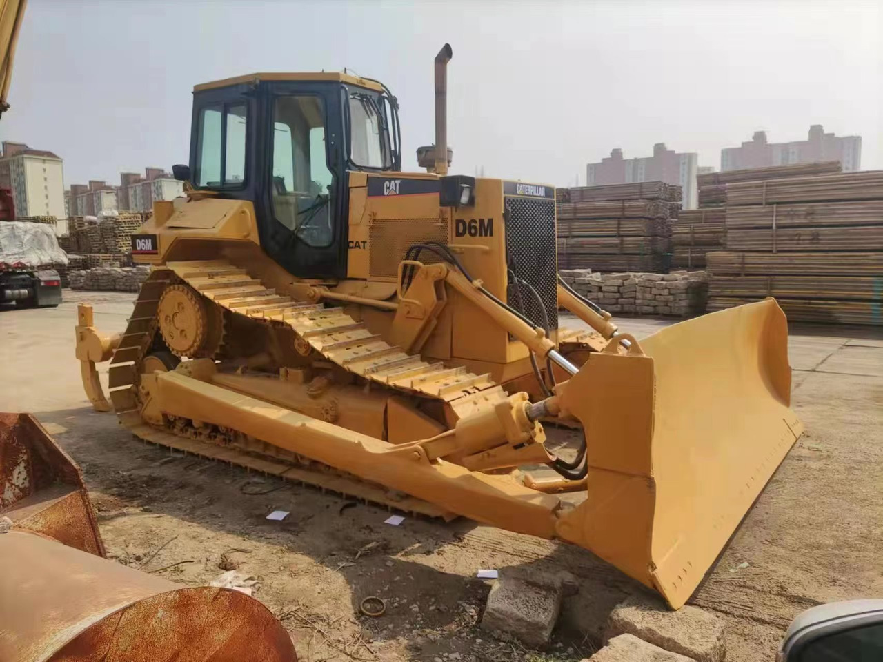 CAT D6M - Máy ủi: hình 1 CAT D6M - Máy ủi: hình 1