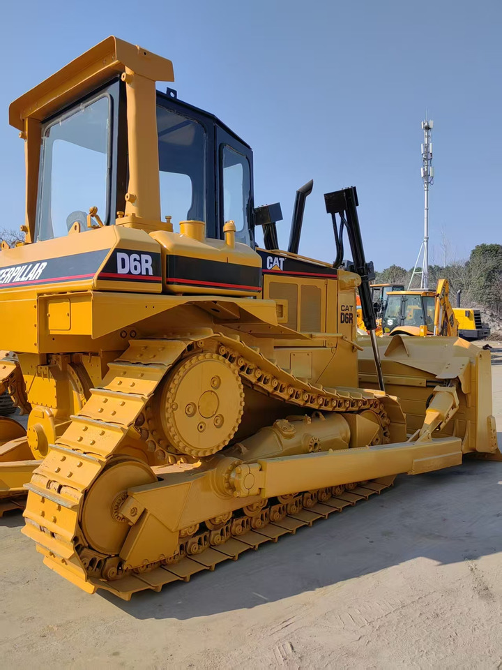 CAT D6R - Máy ủi: hình 4 CAT D6R - Máy ủi: hình 4