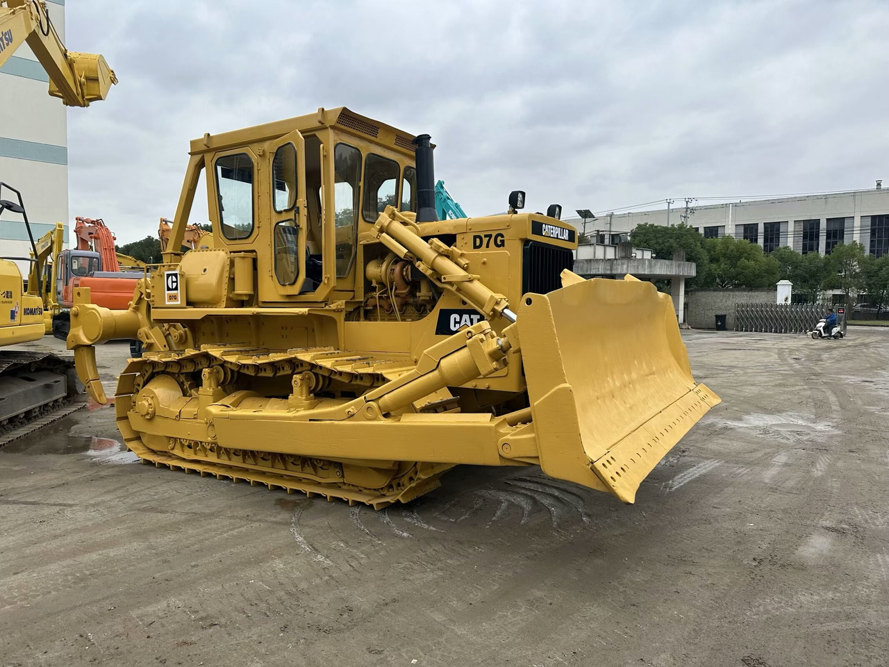CAT D7G - Máy ủi: hình 1 CAT D7G - Máy ủi: hình 1