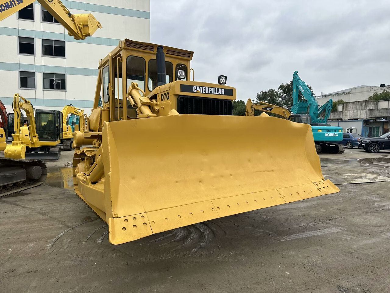 CAT D7G - Máy ủi: hình 4 CAT D7G - Máy ủi: hình 4