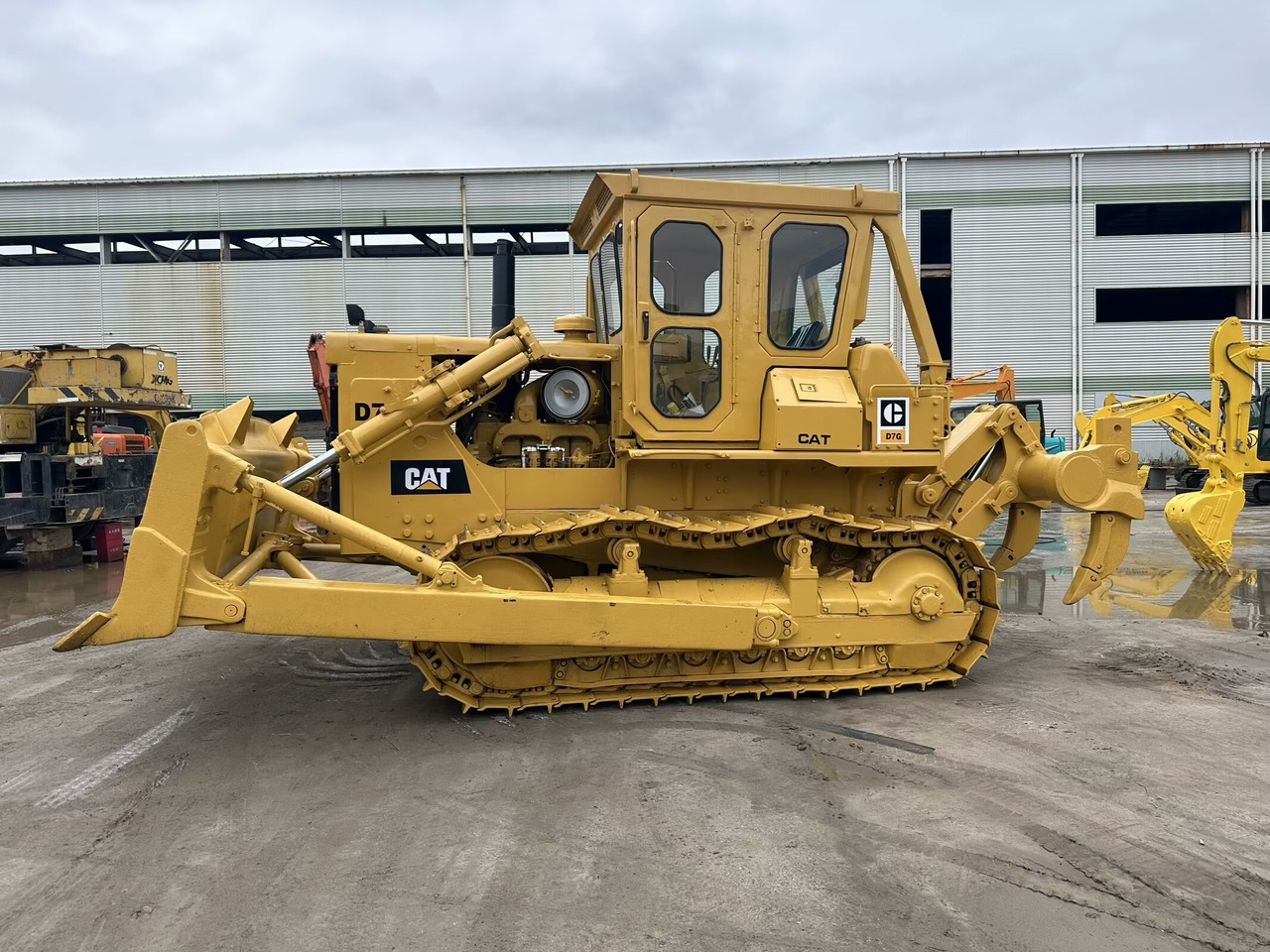 CAT D7G - Máy ủi: hình 3 CAT D7G - Máy ủi: hình 3