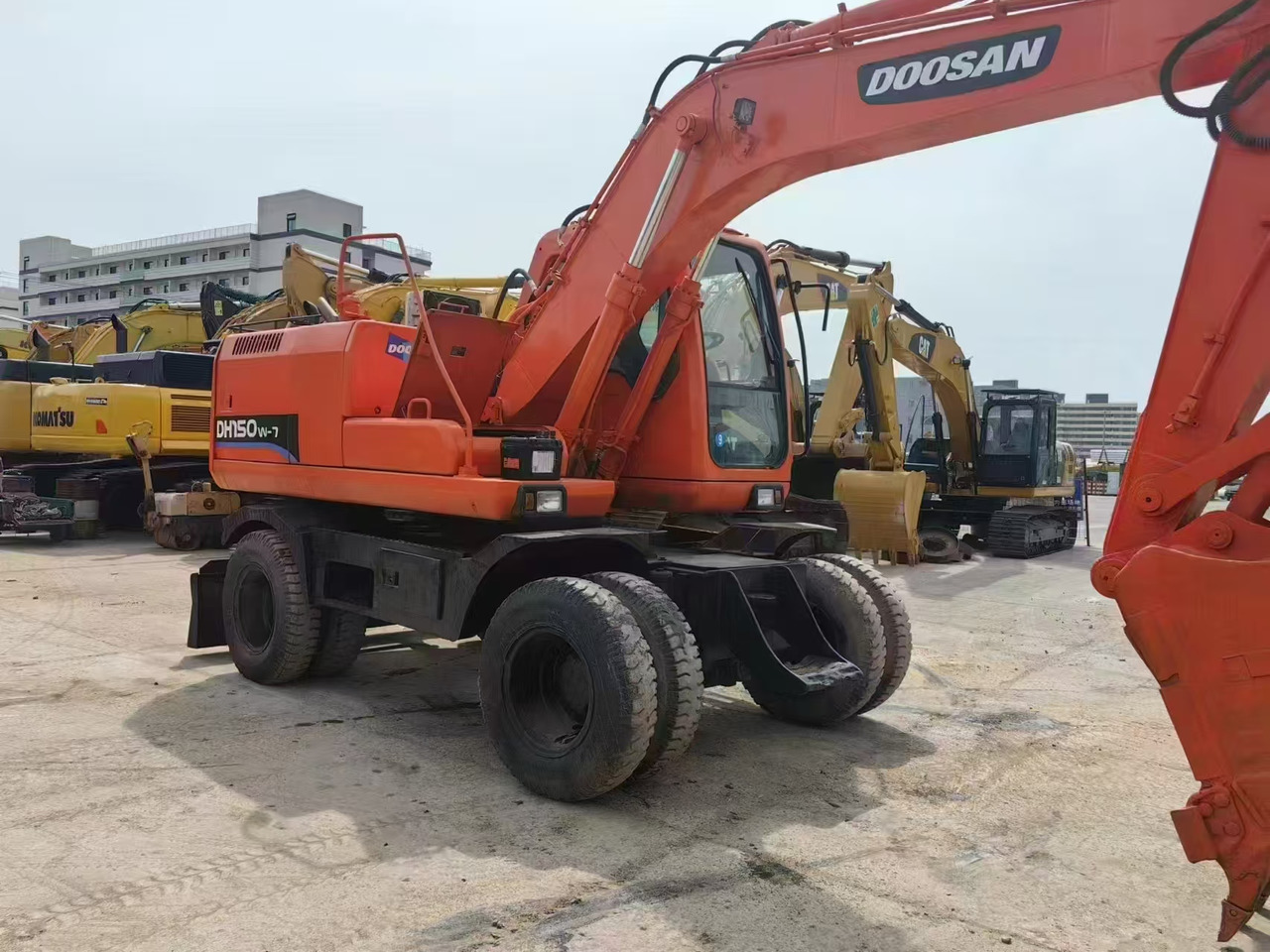 Doosan DX150 - Máy xúc bánh lốp: hình 1 Doosan DX150 - Máy xúc bánh lốp: hình 1