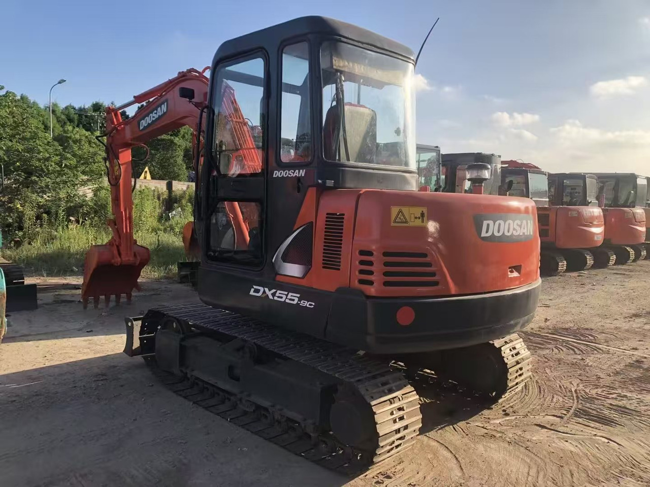 Doosan DX55 - Máy xúc bánh xích: hình 4 Doosan DX55 - Máy xúc bánh xích: hình 4