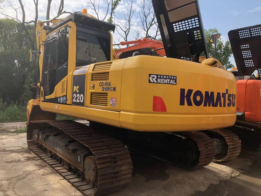 Komatsu PC220-8 - Máy xúc bánh xích: hình 1 Komatsu PC220-8 - Máy xúc bánh xích: hình 1