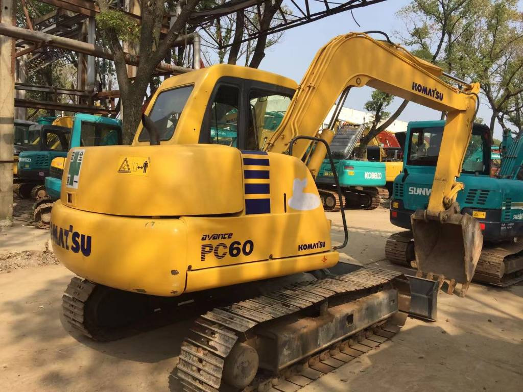 Komatsu PC60 - Máy xúc mini: hình 1 Komatsu PC60 - Máy xúc mini: hình 1