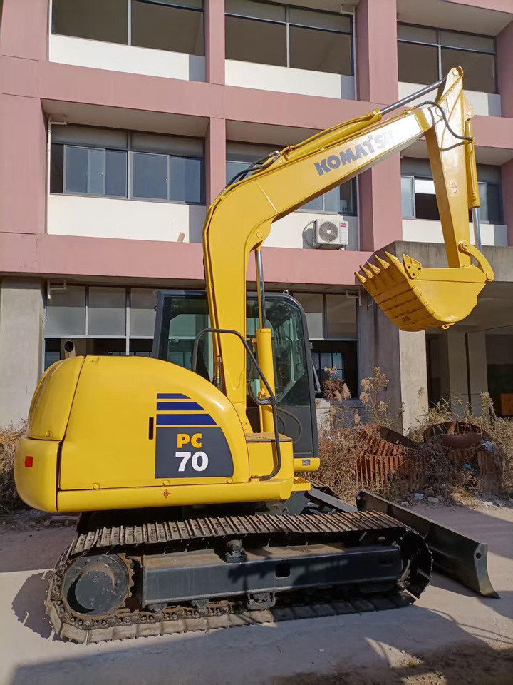 Komatsu PC70 - Máy xúc mini: hình 1 Komatsu PC70 - Máy xúc mini: hình 1