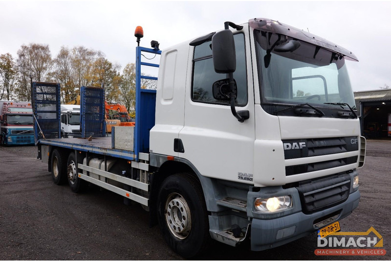 DAF FAG CF 75 Oprijwagen met hydraulische kleppen 6x2*4 - airco - 16.150 KG - Xe tải khung gầm: hình 4 DAF FAG CF 75 Oprijwagen met hydraulische kleppen 6x2*4 - airco - 16.150 KG - Xe tải khung gầm: hình 4