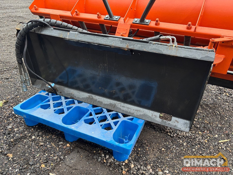Pronar Snowblade 205 cm Sneeuwschuiver hydraulische draaibaar, met Bobcat opname 205 cm breed - Đính kèm: hình 4 Pronar Snowblade 205 cm Sneeuwschuiver hydraulische draaibaar, met Bobcat opname 205 cm breed - Đính kèm: hình 4