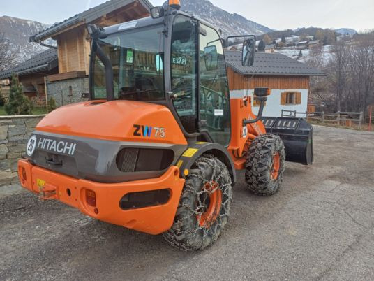 Hitachi zw75 - Máy xúc lật đa năng: hình 3 Hitachi zw75 - Máy xúc lật đa năng: hình 3