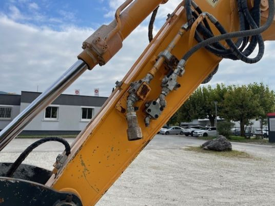 Hyundai R80 -9A - Máy xúc bánh xích: hình 4 Hyundai R80 -9A - Máy xúc bánh xích: hình 4