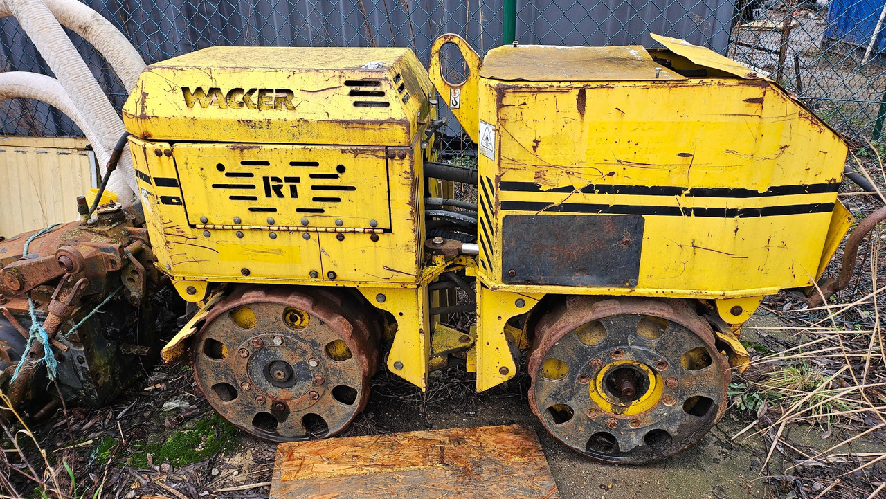 Walec WACKER RT820 silnik kręci ale nie odpala - Máy lăn nhỏ: hình 1 Walec WACKER RT820 silnik kręci ale nie odpala - Máy lăn nhỏ: hình 1