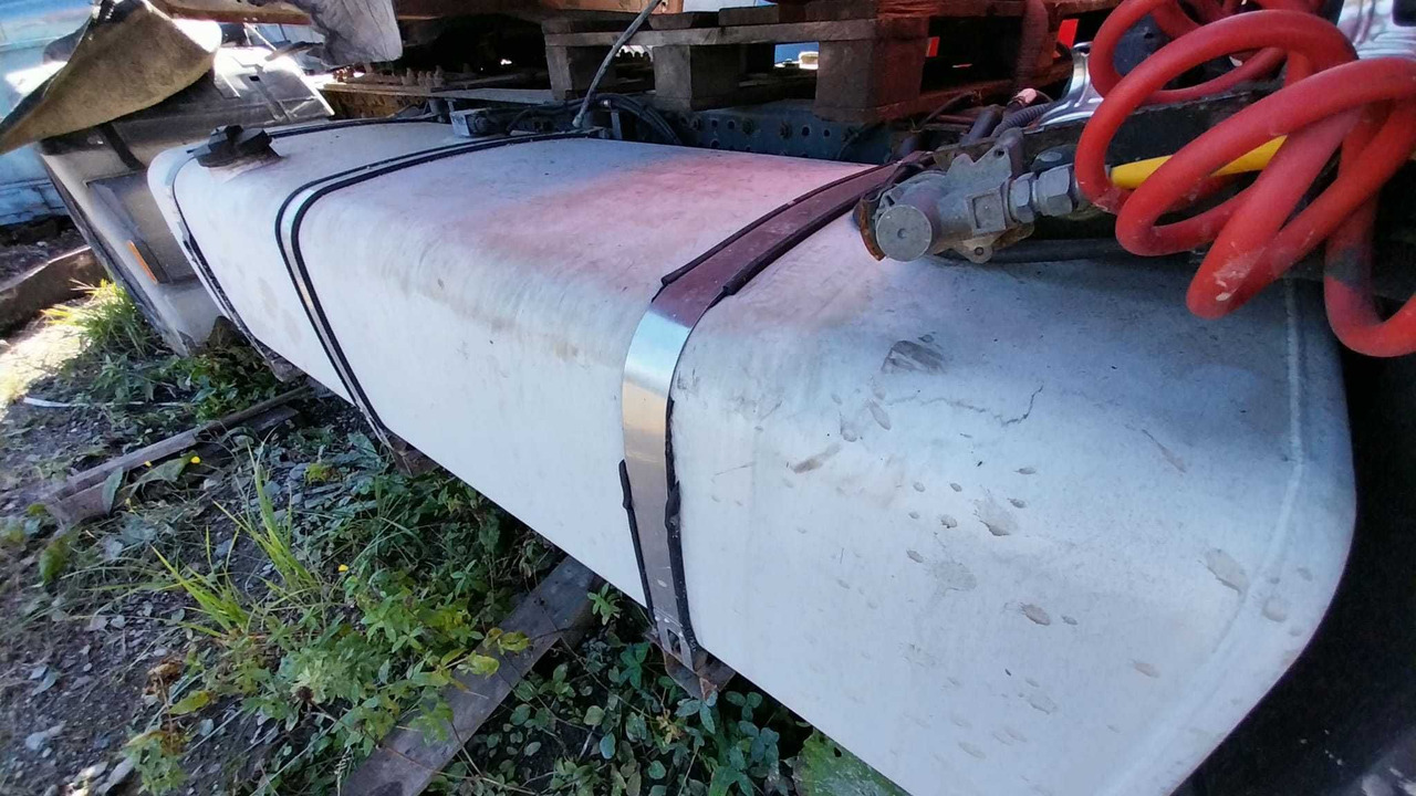 Zbiornik paliwowa bak IVECO STRALIS hiway mega e5 aluminiowy 570/600 - Máy móc khác: hình 2 Zbiornik paliwowa bak IVECO STRALIS hiway mega e5 aluminiowy 570/600 - Máy móc khác: hình 2