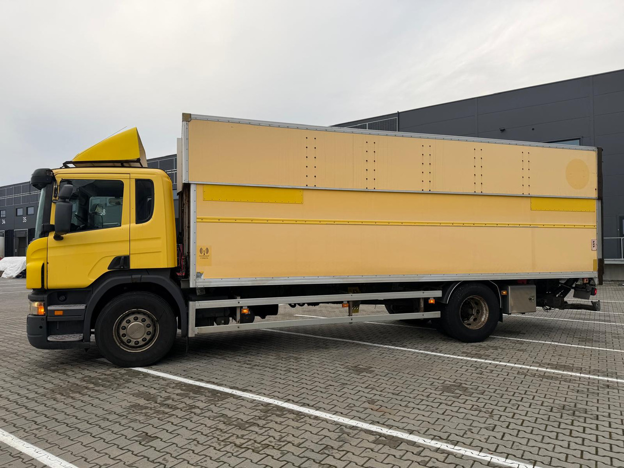 SCANIA P230 - Xe tải hộp: hình 3 SCANIA P230 - Xe tải hộp: hình 3