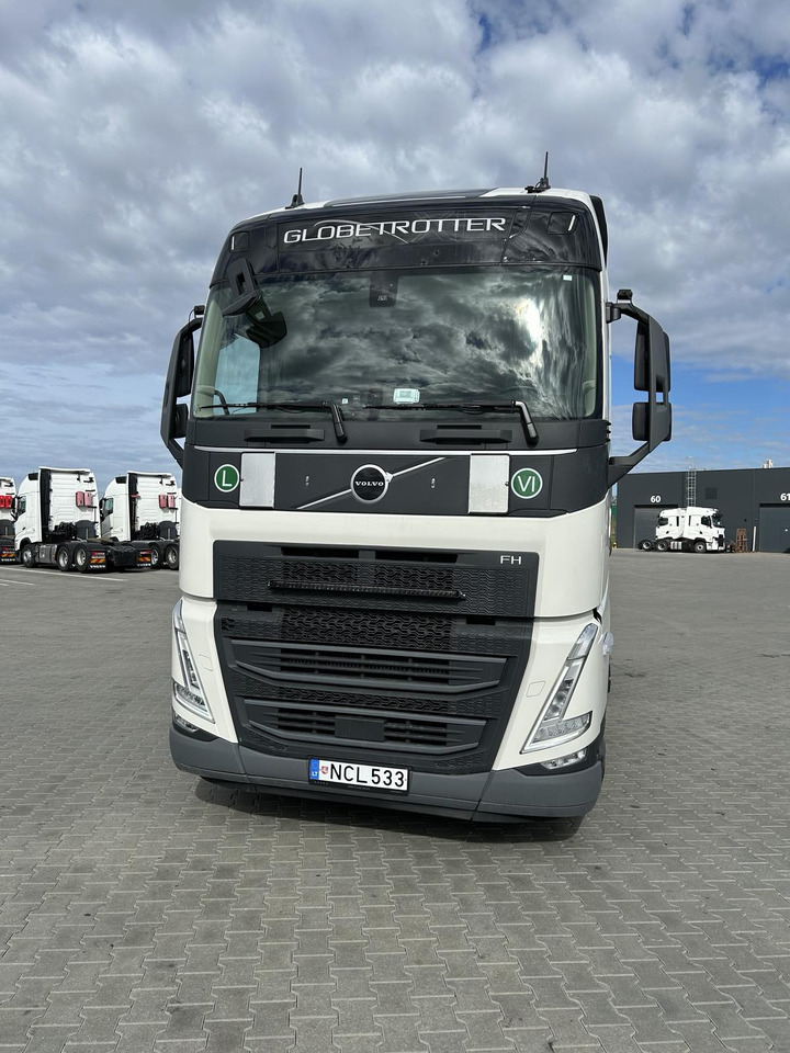 VOLVO FH D13 - Xe đầu kéo: hình 1 VOLVO FH D13 - Xe đầu kéo: hình 1