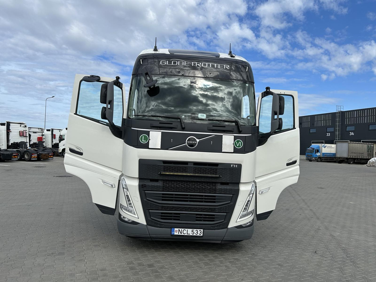 VOLVO FH D13 - Xe đầu kéo: hình 4 VOLVO FH D13 - Xe đầu kéo: hình 4