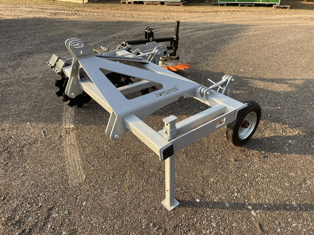 Berrypark Roll- und Fingerhacke / Orchard Weeder / Sarcleuse arboricole / Pielnik sadowniczy - Máy trồng trọt: hình 1 Berrypark Roll- und Fingerhacke / Orchard Weeder / Sarcleuse arboricole / Pielnik sadowniczy - Máy trồng trọt: hình 1