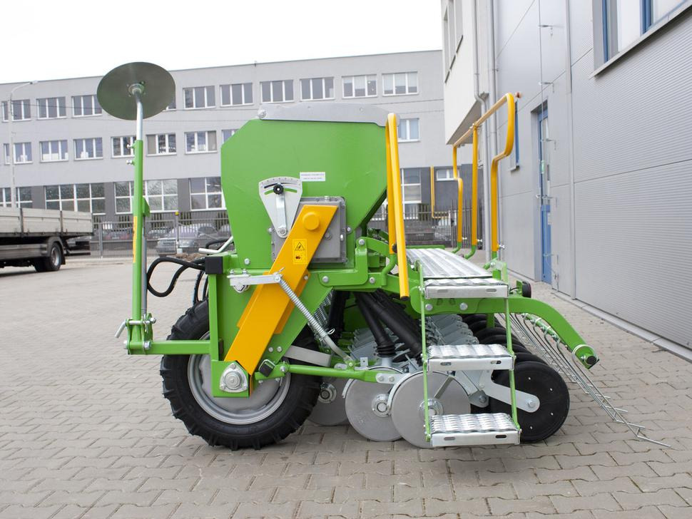 Bomet Drillmaschine / Seeder / Semoir / Seminatrice / Sembradora / Сеялка / Siewnik 3 m - Máy gieo hạt: hình 4 Bomet Drillmaschine / Seeder / Semoir / Seminatrice / Sembradora / Сеялка / Siewnik 3 m - Máy gieo hạt: hình 4