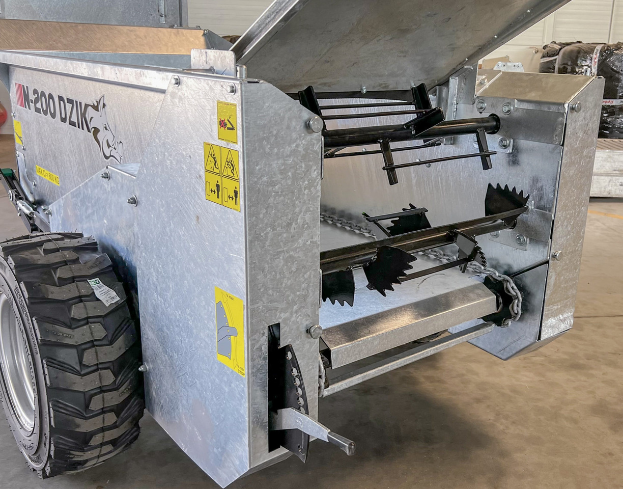 Cynkomet Miststreuer / Manure spreader / Epandeur à fumier N-200 DZIK - Máy rải phân chuồng: hình 5 Cynkomet Miststreuer / Manure spreader / Epandeur à fumier N-200 DZIK - Máy rải phân chuồng: hình 5