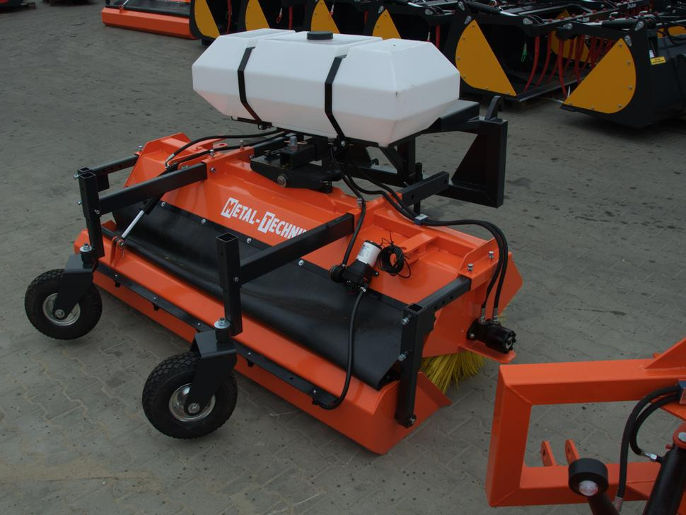 METAL-TECHNIK Kehrmaschine / Sweeper / Balayeuse / Spazzolatrice / Подметательно-уборочная машина / Zamiatarka 2 m - Chổi cho Máy chất hàng trước cho máy cày: hình 4 METAL-TECHNIK Kehrmaschine / Sweeper / Balayeuse / Spazzolatrice / Подметательно-уборочная машина / Zamiatarka 2 m - Chổi cho Máy chất hàng trước cho máy cày: hình 4