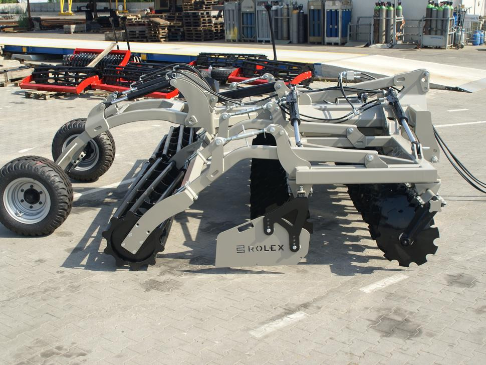 ROLEX Hydraulische Scheibenegge / Hydraulic discs harrow / Dechaumeur à disques / Erpice a dischi / Дисковая гидравлическая борона тип лёгкий с тележкой / Brona talerzowa hydraulicznie składana lekka - Bừa đĩa: hình 3 ROLEX Hydraulische Scheibenegge / Hydraulic discs harrow / Dechaumeur à disques / Erpice a dischi / Дисковая гидравлическая борона тип лёгкий с тележкой / Brona talerzowa hydraulicznie składana lekka - Bừa đĩa: hình 3