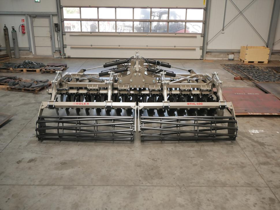 ROLEX Hydraulische Scheibenegge / Hydraulic discs harrow / Dechaumeur à disques / Erpice a dischi / Гидравлическая дисковая борона / Brona talerzowa hydraulicznie składana lekka 4 m - Bừa đĩa: hình 4 ROLEX Hydraulische Scheibenegge / Hydraulic discs harrow / Dechaumeur à disques / Erpice a dischi / Гидравлическая дисковая борона / Brona talerzowa hydraulicznie składana lekka 4 m - Bừa đĩa: hình 4