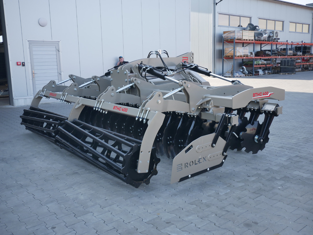 ROLEX Hydraulische Scheibenegge / Hydraulic discs harrow / Dechaumeur à disques / Erpice a dischi / Гидравлическая дисковая борона тяжёлая / Brona talerzowa hydraulicznie składana ciężka 4 m - Bừa đĩa: hình 5 ROLEX Hydraulische Scheibenegge / Hydraulic discs harrow / Dechaumeur à disques / Erpice a dischi / Гидравлическая дисковая борона тяжёлая / Brona talerzowa hydraulicznie składana ciężka 4 m - Bừa đĩa: hình 5