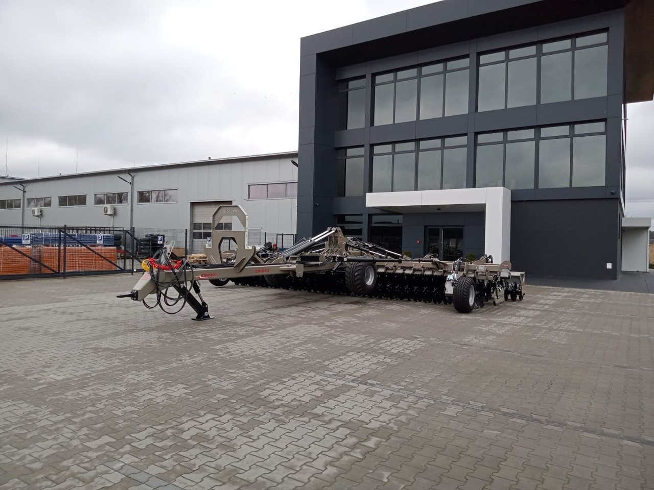 Bừa đĩa mới ROLEX Scheibenegge / Disc harrow / Dechaumeur à disques / Erpice a dischi / Grada de discos /Дисковая борона / Brona talerzowa 8 m: hình 27 Bừa đĩa mới ROLEX Scheibenegge / Disc harrow / Dechaumeur à disques / Erpice a dischi / Grada de discos /Дисковая борона / Brona talerzowa 8 m: hình 27