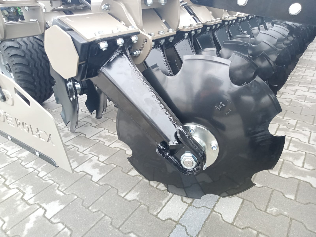 Bừa đĩa mới ROLEX Scheibenegge / Disc harrow / Dechaumeur à disques / Erpice a dischi / Grada de discos /Дисковая борона / Brona talerzowa 8 m: hình 47 Bừa đĩa mới ROLEX Scheibenegge / Disc harrow / Dechaumeur à disques / Erpice a dischi / Grada de discos /Дисковая борона / Brona talerzowa 8 m: hình 47