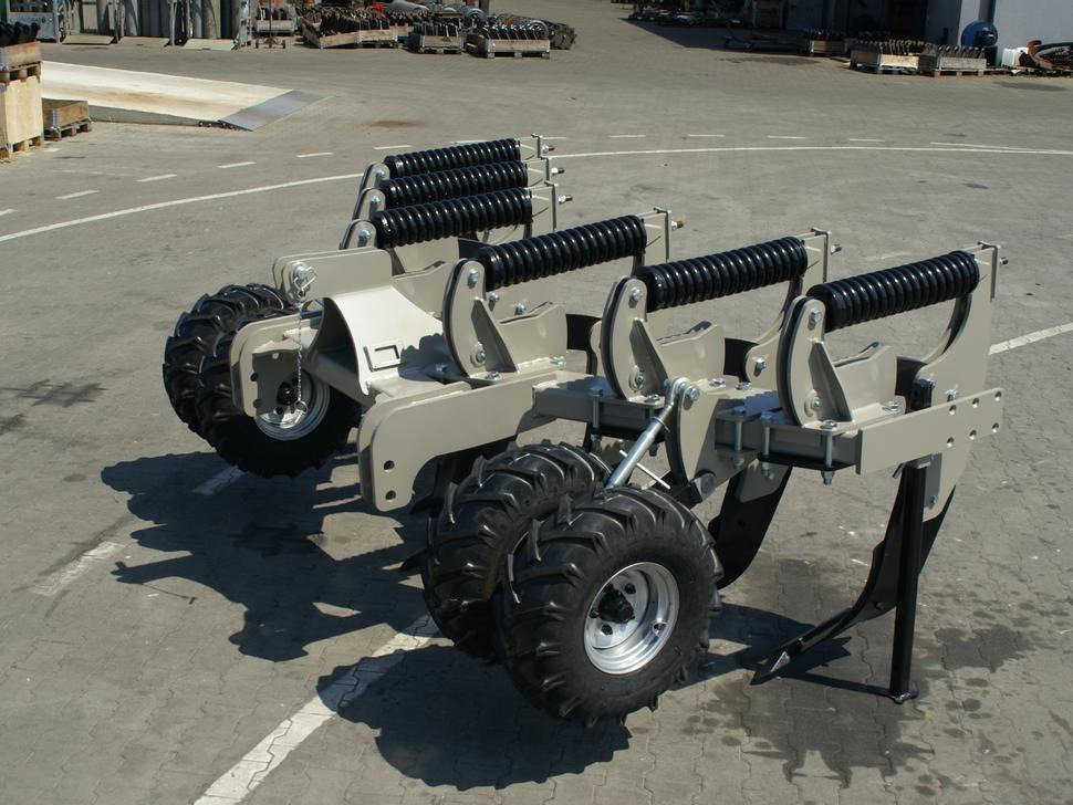 ROLEX Tiefenlockerer / Subsoiler / Décompacteur / Dissodatori / Subsolador / Глубокорыхлитель / Głębosz typ V 3 m - Máy cày sâu: hình 2 ROLEX Tiefenlockerer / Subsoiler / Décompacteur / Dissodatori / Subsolador / Глубокорыхлитель / Głębosz typ V 3 m - Máy cày sâu: hình 2