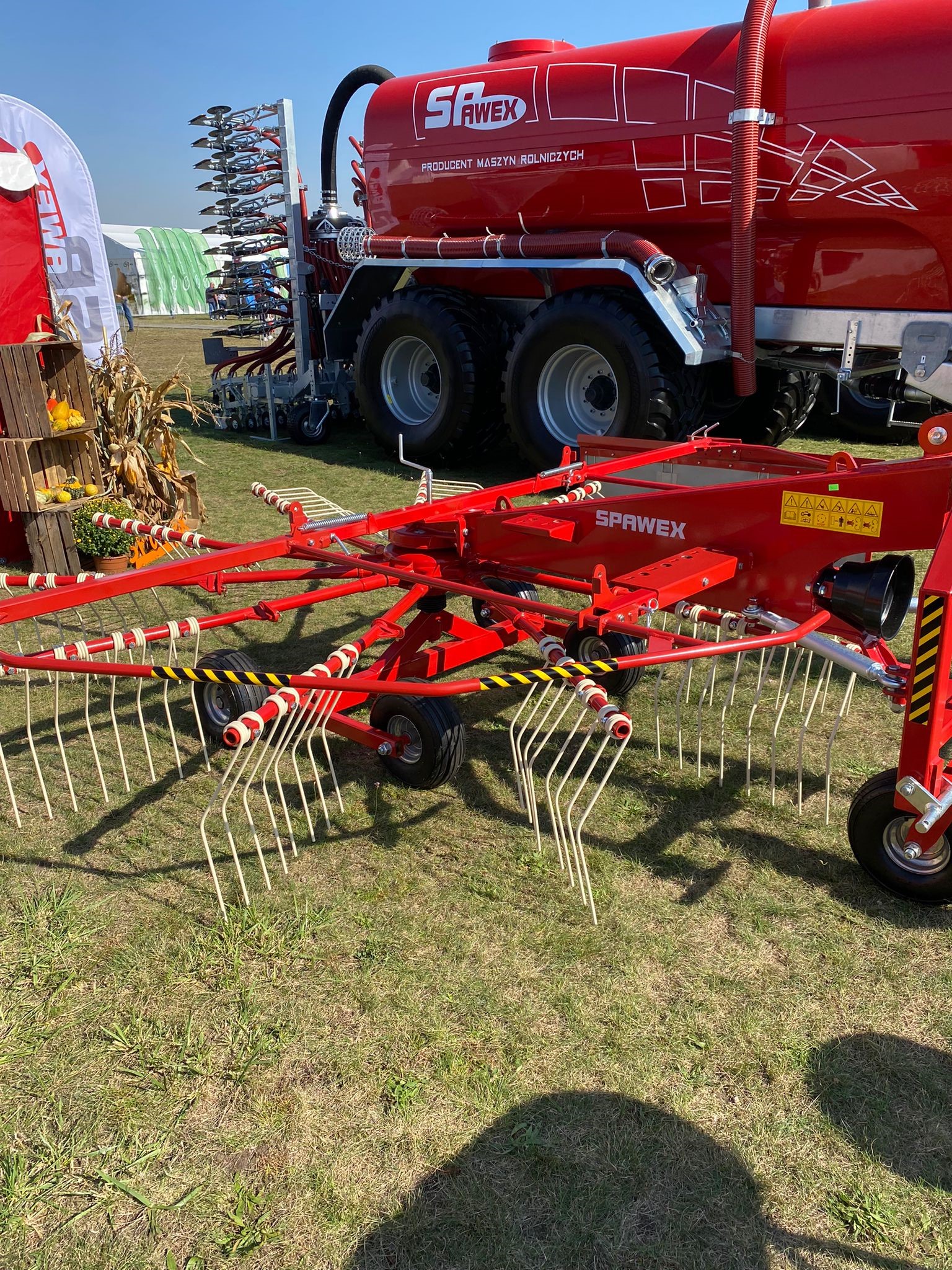 Spawex Kreiselschwader / Rake / Andaineur / Rastrillo / Rastrello / Zgrabiarka 4,5 m - Dàn trải/ Cào: hình 5 Spawex Kreiselschwader / Rake / Andaineur / Rastrillo / Rastrello / Zgrabiarka 4,5 m - Dàn trải/ Cào: hình 5