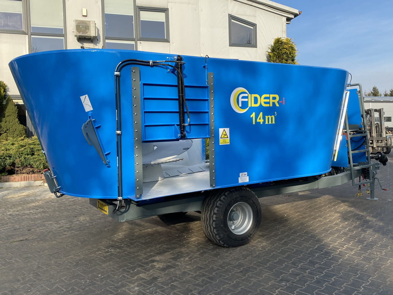 ZAMET Futtermischwagen / Feed mixer / Melangeuse / Carro miscelatore / Vagoneta 2 sinfines / Кормораздатчик 2 шнека / Wóz paszowy 14 m3 - Xe trộn thức ăn gia súc: hình 4 ZAMET Futtermischwagen / Feed mixer / Melangeuse / Carro miscelatore / Vagoneta 2 sinfines / Кормораздатчик 2 шнека / Wóz paszowy 14 m3 - Xe trộn thức ăn gia súc: hình 4