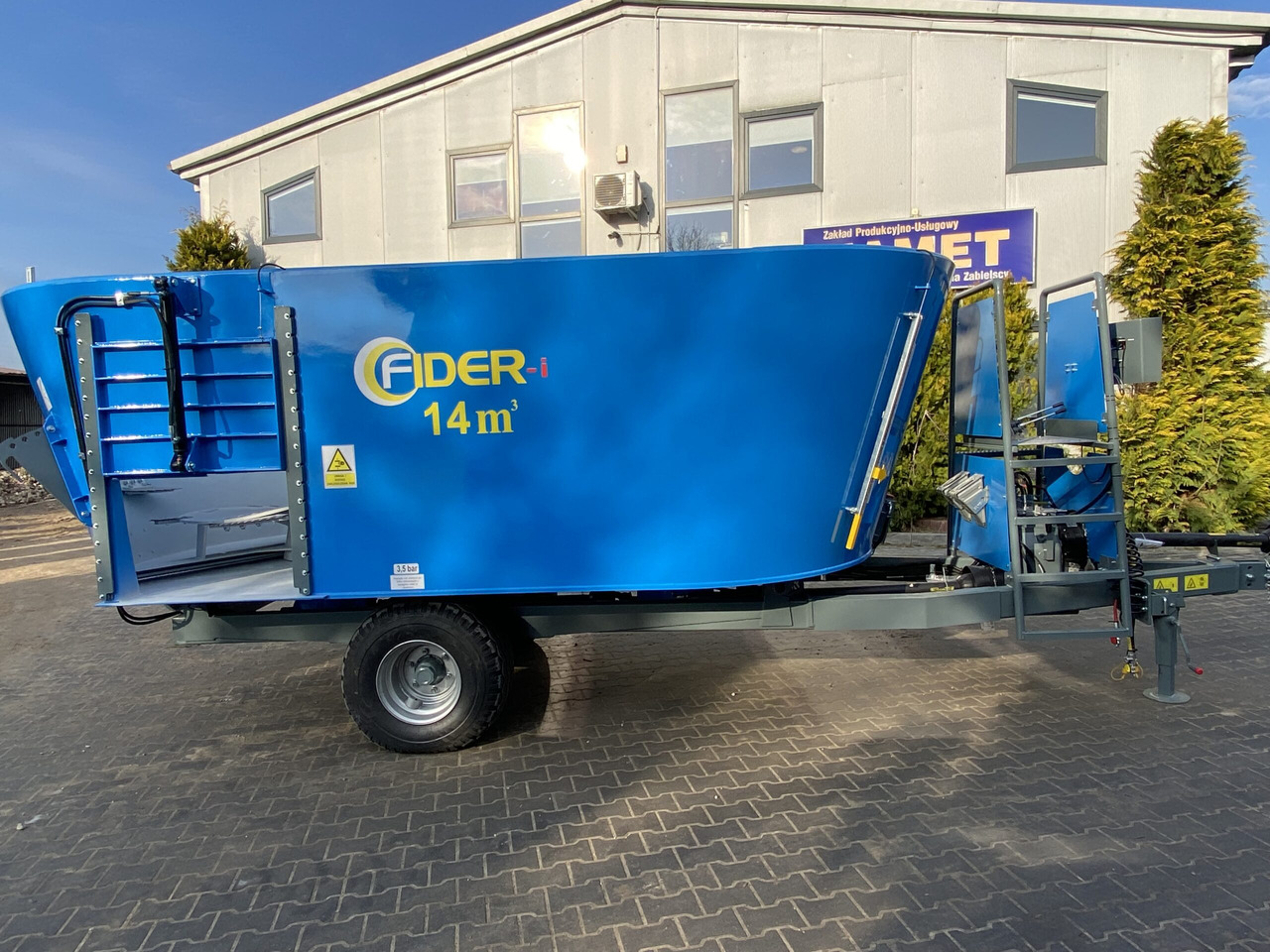 ZAMET Futtermischwagen / Feed mixer / Melangeuse / Carro miscelatore / Vagoneta 2 sinfines / Кормораздатчик 2 шнека / Wóz paszowy 14 m3 - Xe trộn thức ăn gia súc: hình 1 ZAMET Futtermischwagen / Feed mixer / Melangeuse / Carro miscelatore / Vagoneta 2 sinfines / Кормораздатчик 2 шнека / Wóz paszowy 14 m3 - Xe trộn thức ăn gia súc: hình 1