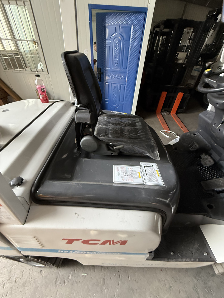 FD30T3C - Xe nâng: hình 2 FD30T3C - Xe nâng: hình 2